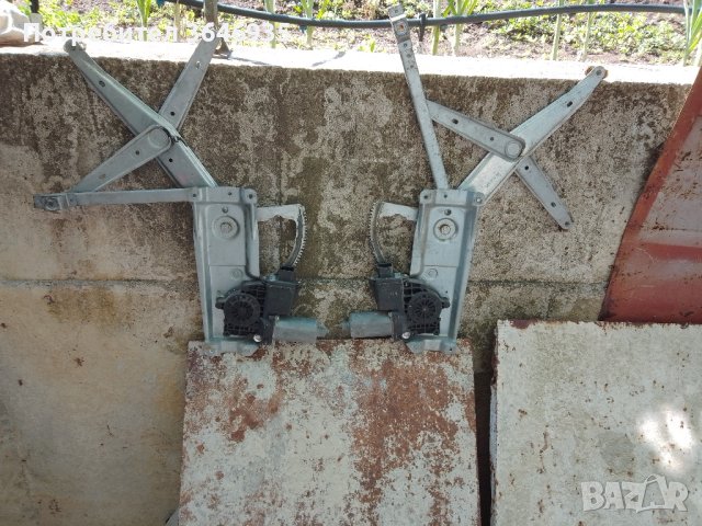 Стъклоповдигащи устройства за предните стъкла за Опел Вектра комби.