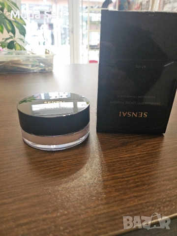  Фиксираща Пудра за лице Sensai, снимка 4 - Декоративна козметика - 53870894