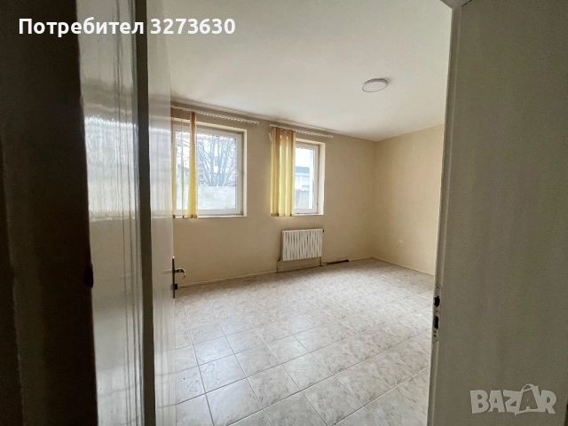 Продава се недвижим имот-  офис сграда, жилищна сграда ателие и гаражи  , снимка 7 - Къщи - 52691439