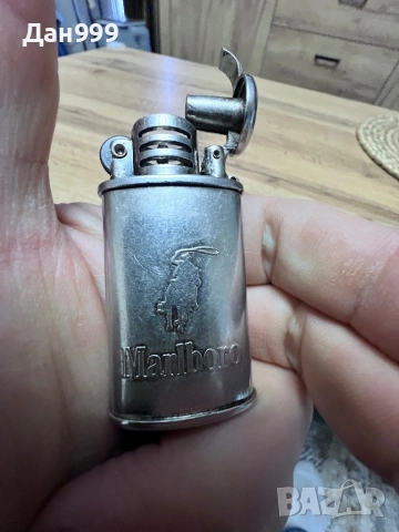 Винтидж метална , изключително рядка запалка Marlboro , снимка 2 - Запалки - 53055220