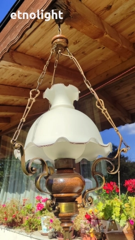 Красив масивен месингов полилей съчетание с дървени елементи и две стъкленици , снимка 4 - Полилеи - 52209294
