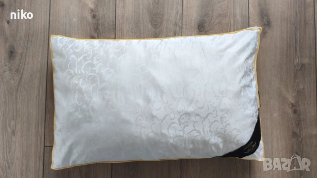 копринена възглавница с пълнеж от черничева коприна Prestige Pillows