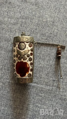 Старо шишенце за парфюм, снимка 2 - Антикварни и старинни предмети - 41116279