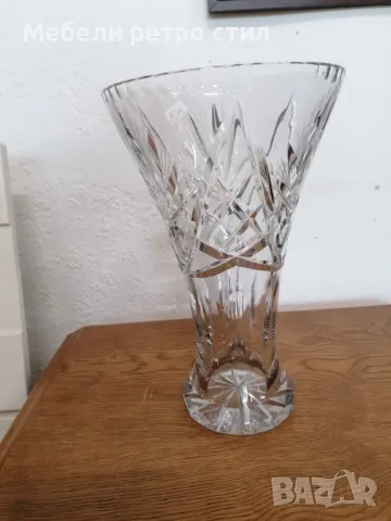 Голяма, масивна кристална ваза. Стилна, изчистена визия. Тежък и масивен кристал., снимка 2 - Други стоки за дома - 47876429