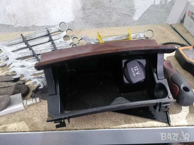 Пепелник Мерцедес W 211 E класа , снимка 4 - Части - 36346018