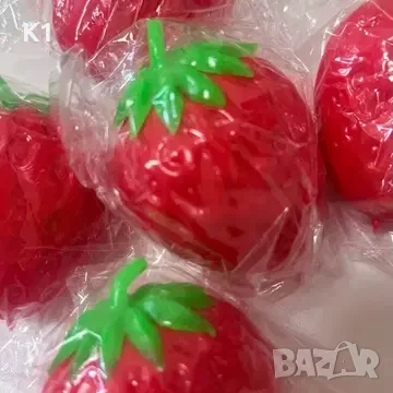 Играчка Ягода Скуиши, Strawberry squishy антистрес
, снимка 3 - Други - 55747250