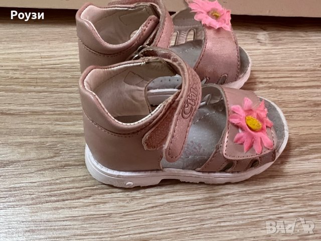 Розови сандали, снимка 2 - Детски сандали и чехли - 41324987