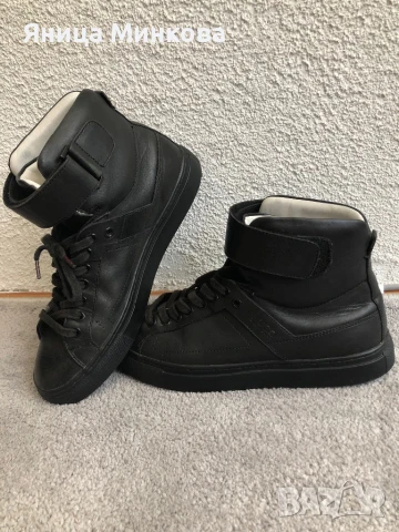 Дамски кецове Hugo Boss, естествена кожа, снимка 2 - Кецове - 51235616