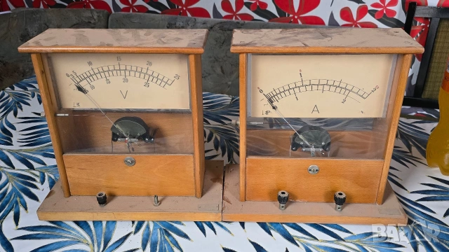 Стар Ретро Волтметър и Амперметър