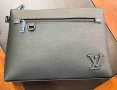 Чанта Louis Vuitton Takeoff Pouch, снимка 3