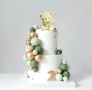 Комплект фигурка мече с топчета зелен бежав златист цвят декорация на торта , снимка 1
