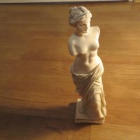 Стара скулптура, еротика Венера Милоска - Афродита - 24 см.-  Богинята на любовта - 18+, снимка 2 - Декорация за дома - 34220946