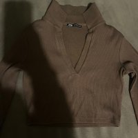 Продавам къса блуза в кафяв цвят на Зара в размер S, снимка 1 - Блузи с дълъг ръкав и пуловери - 44450540