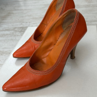 Оранжеви лачени обувки, снимка 2 - Дамски ежедневни обувки - 44583948