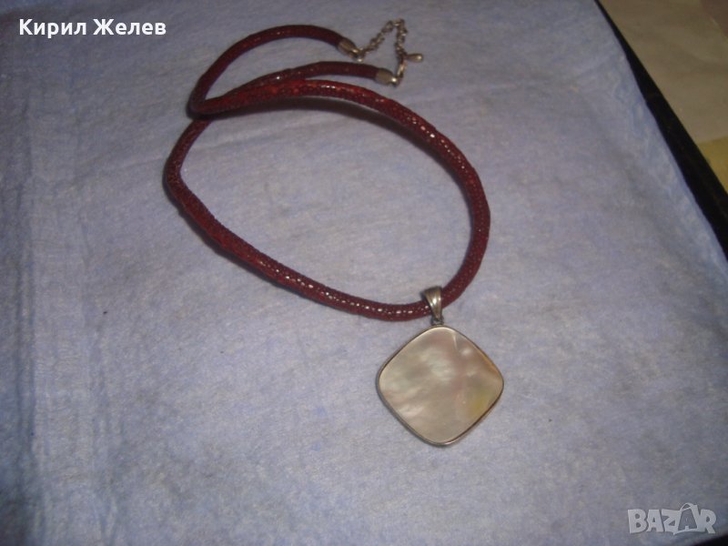 СРЕБЪРНО СЕДЕФЕНО АРТ КОЛИЕ МЕДАЛЬОН с ШНУРЧЕ и ГРЪБ КОЖА от САЛАМАНДЪР СРЕБРО 925 със СЕДЕФ 16908, снимка 1