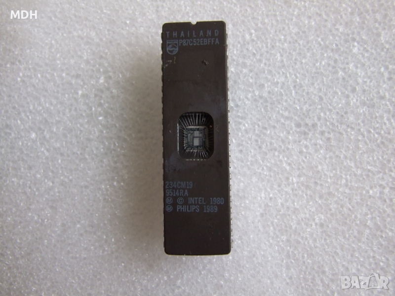 P87C52EBFFA - 8bit ЕPROM  контролер, снимка 1