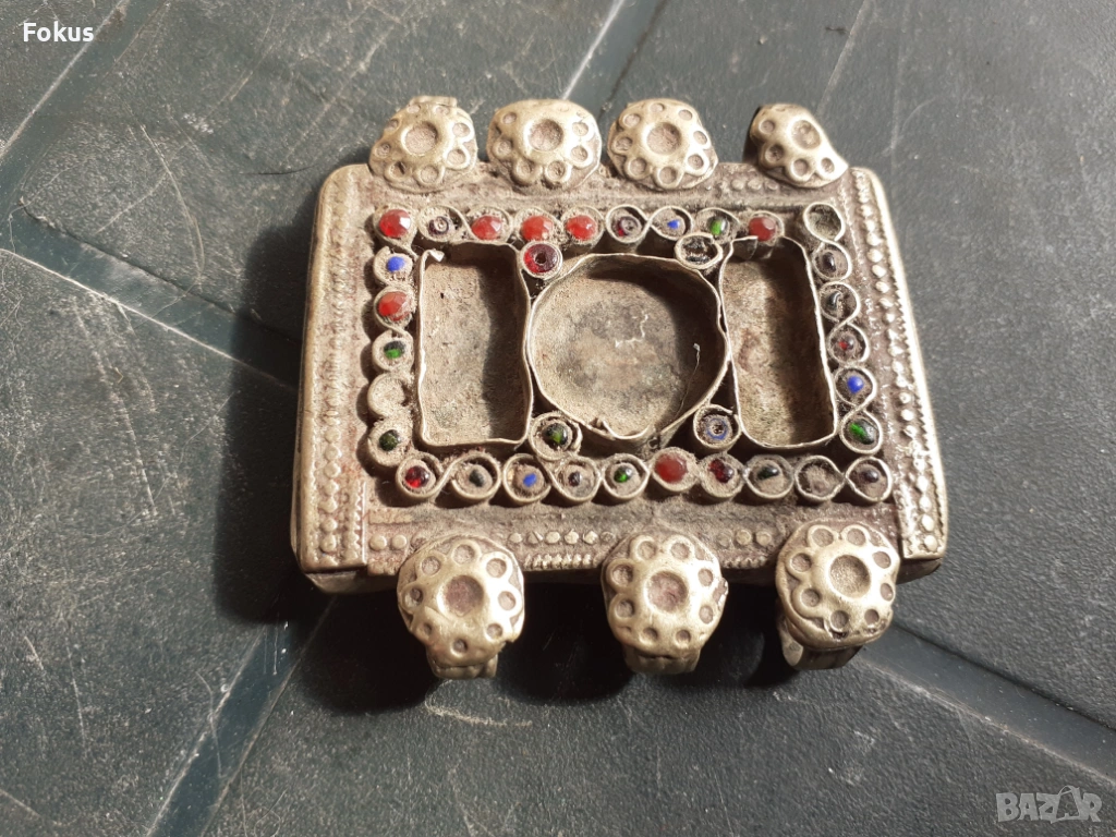 Стар накит - висулка муска с камъчета и стъкълца - носия, снимка 1