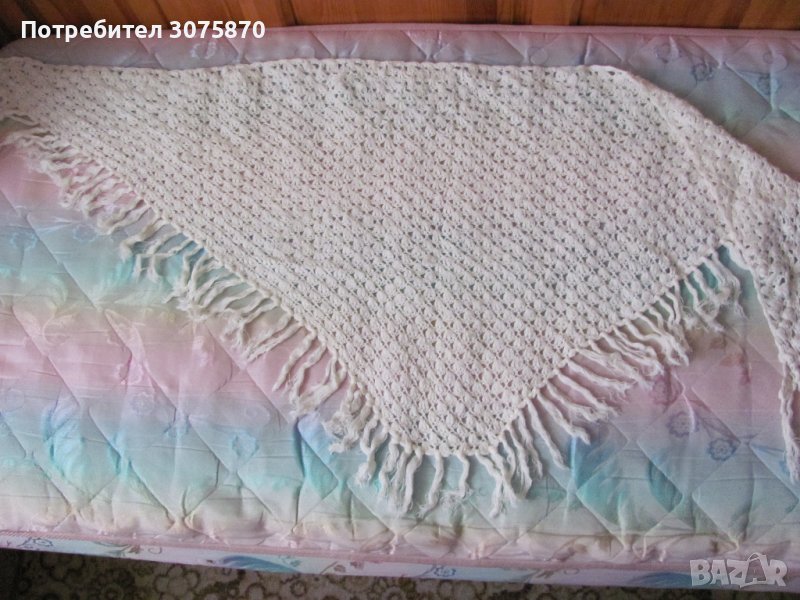 2 бели триъгълни шала - плетени от старо време, снимка 1