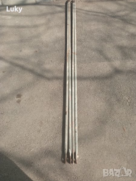 Продавам 4 бр.метални пръчки от(за) скеле.Обявената цена е за всичките., снимка 1