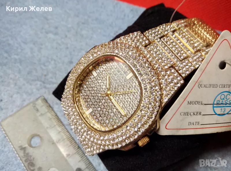 ПРЕКРАСЕН ПОЗЛАТЕН ДАМСКИ КВАРЦОВ ЧАСОВНИК с ИСКРЯЩИ ФАСЕТИРАНИ КРИСТАЛИ и СЕРТИФИКАТ 44071, снимка 1