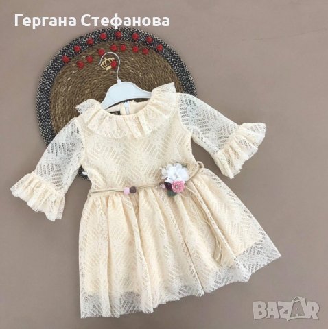 Нежна рокля с коланче  Екрю-2г.3г.4г.5г. Зелено-3г.4г.5г. Цена -42 лв