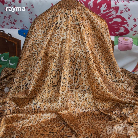 -40% Плат италиански дизайнерски еластичен сатен принт леопард, снимка 2 - Платове и дамаски - 50916148
