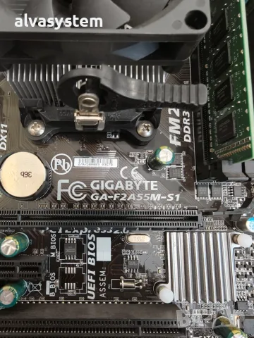 Дънна платка GIGABYTE GA-F2A55M-S1 Socket FM2, DDR3 с охлаждане, снимка 2 - Дънни платки - 56192567