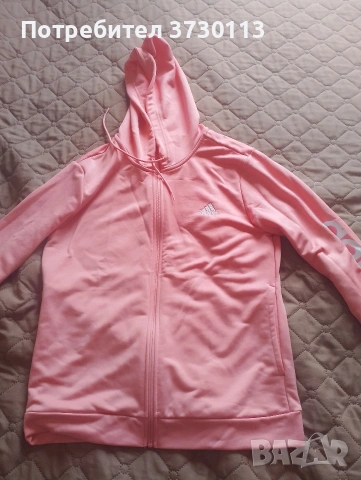 Продавам дамски комплект Adidas