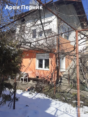 Продава ДВЕ КЪЩИ в един двор гр Перник кв.Църква, снимка 1