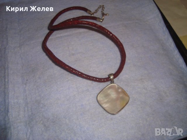 СРЕБЪРНО СЕДЕФЕНО АРТ КОЛИЕ МЕДАЛЬОН с ШНУРЧЕ и ГРЪБ КОЖА от САЛАМАНДЪР СРЕБРО 925 със СЕДЕФ 16908