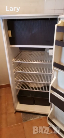 Висок вертикален фризер с хладилник Мраз, използван, снимка 3 - Фризери - 53412620