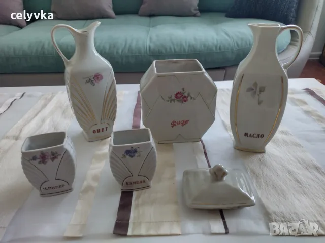 Различни буркани за подправки  - за допълване 