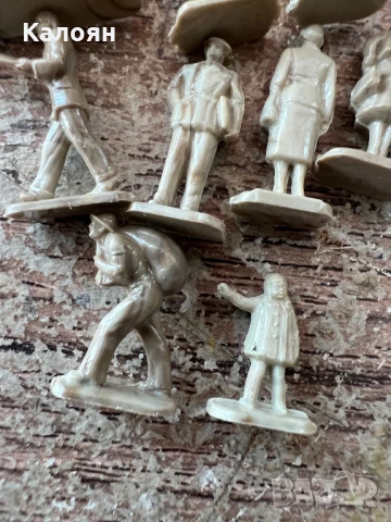 Миниатюрни човешки фигурки лот, снимка 2 - Фигурки - 51009294