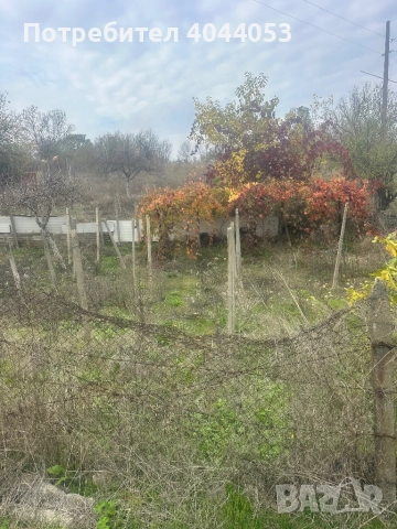 Продава се вила с двор 1.5декара с ток и вода местото е заградено с циментови колове и бодлива тел, снимка 7 - Земеделска земя - 52296868