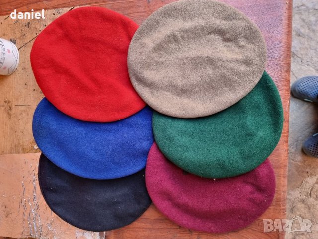 военни шапки 1 броя 20 лв