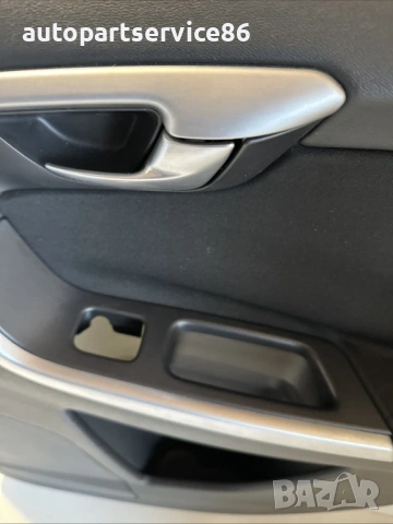 Черна облицовка на задна лява врата за Volvo XC60 (2011) 30766413, снимка 3 - Части - 53741935