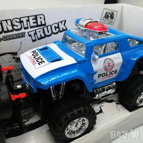 Полицейски джип с радиоуправление – 4x4 Monster Truck, снимка 4 - Коли, камиони, мотори, писти - 51067377