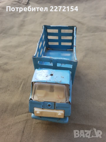 Ламаринена играчка камион