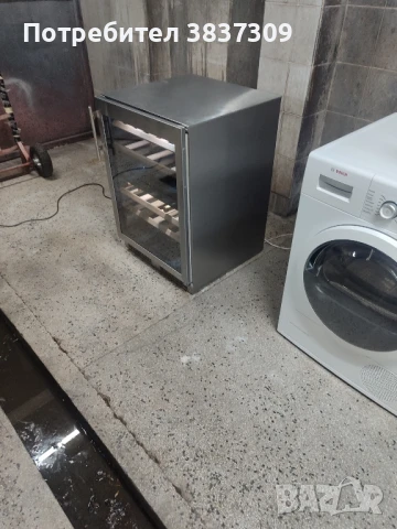 Хладилна витрина за вино LIEBHERR , снимка 4 - Витрини - 51001430