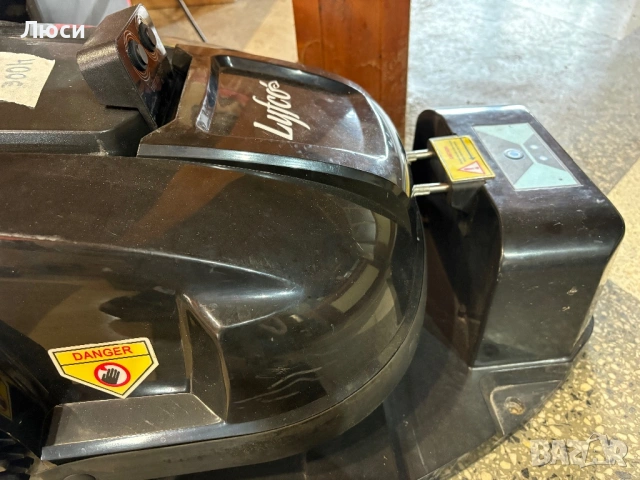 Робот косачка Lufco E1820 + зарядна станция, снимка 4 - Градинска техника - 53691145