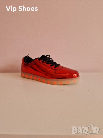 Светещи обувки , снимка 2 - Спортно елегантни обувки - 52141133