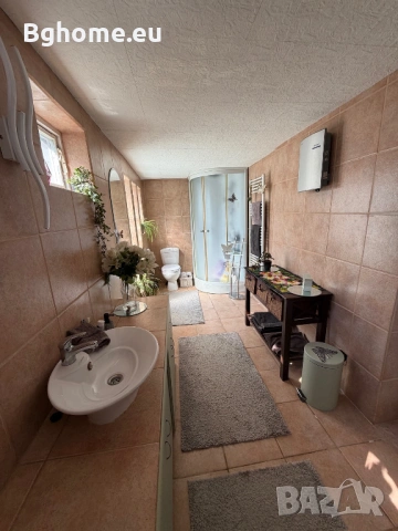 Двуетажна къща с голям двор и басейн в с. Равнец | 2447 кв.м двор | обзаведена, снимка 15 - Къщи - 53839873