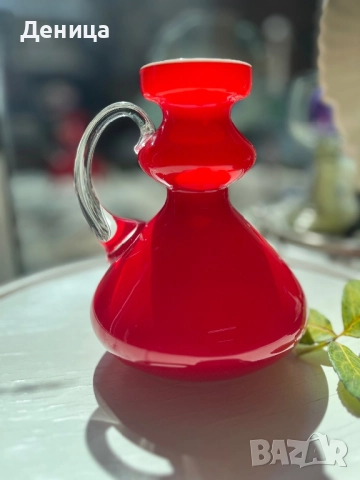 Стъклена красавица с огнена рокля Ваза с дръжка и височина-15.5 см , снимка 2 - Вази - 51648263