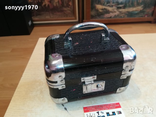 алуминиева чанта с метален обков 1102222001