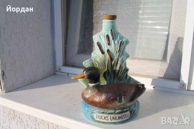 Порцеланова бутилка от уиски ''Jim Beam"