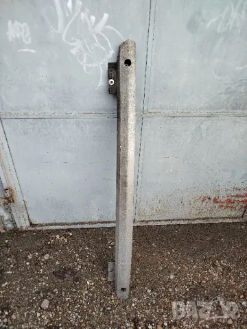 Основа задна алуминиева греда за Audi A3 8L1 8L0807309e, снимка 2 - Части - 49336459