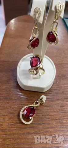 Нов бутиков златен комплект, снимка 5 - Бижутерийни комплекти - 44714319