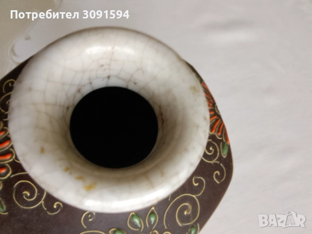 Порцеланова японска ваза с напукан ефект и рисувана със 24 каратово злато  , снимка 12 - Антикварни и старинни предмети - 51906443