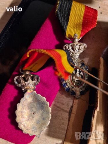 Медали ордени , снимка 4 - Антикварни и старинни предмети - 41465349