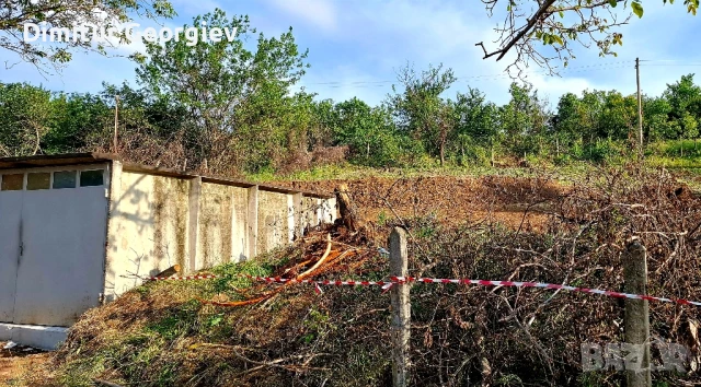 парцел с гараж 810 кв.м, снимка 4 - Парцели - 50960281